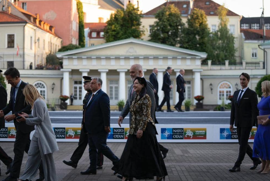 Rama poston fotot nga mbrëmja e kaluar në Pallatin Presidencial të Vilnius