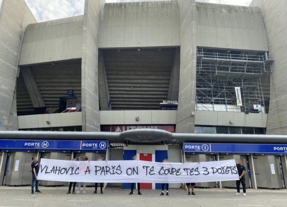 Bëri simbolin e Serbisë së Madhe, “shqipet” e PSG: T’i presim 3 gishtat