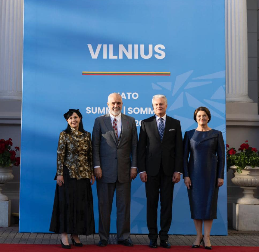 Rama poston fotot nga mbrëmja e kaluar në Pallatin Presidencial të Vilnius