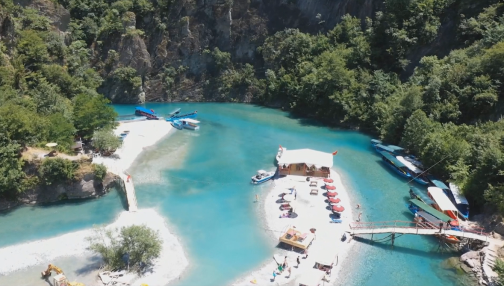 “Shqipëria, mrekullia e fshehur e Ballkanit / Televizioni francez: Po vizitohet nga turistë nga e gjithë bota