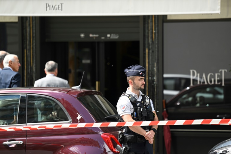 Armed Gang Takes Piaget Jewellery Worth Millions In Paris Heist | Barron's