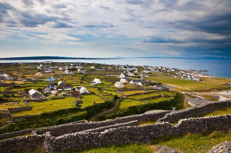 Irlanda ofron 80 mijë euro për këdo që do të popullojë ishujt e saj