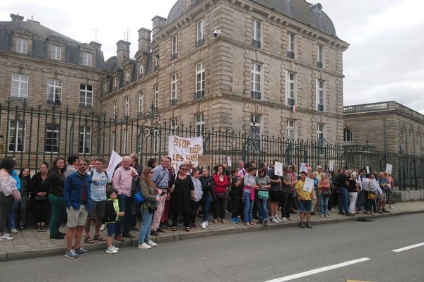 Rassemblement à Vannes en soutien d'une famille albanaise