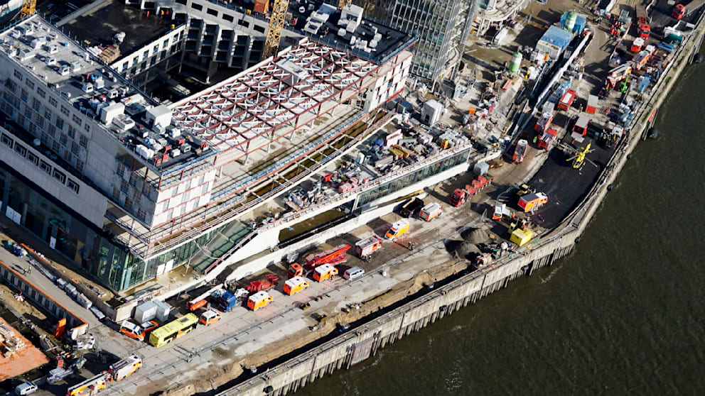 Der Unglücksort aus der Luft: auf dieser Baustelle wurden vier albanische Arbeiter am Montagmorgen von einem Baugerüst getötet