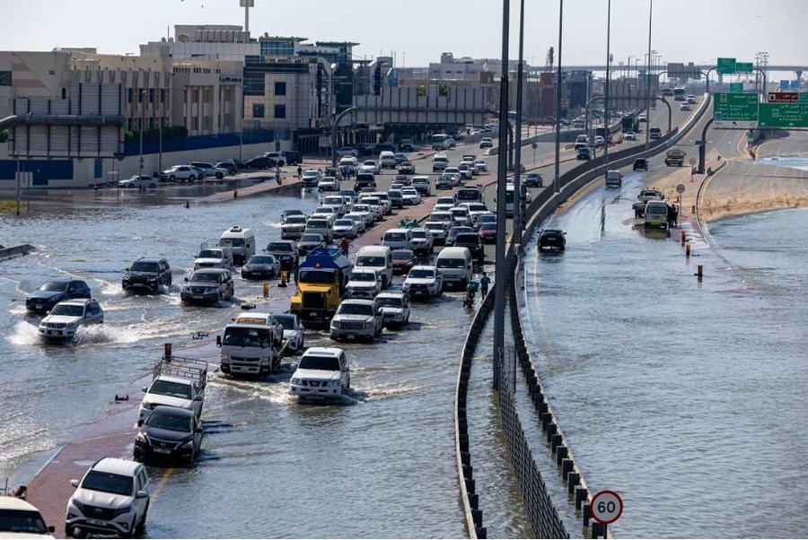 Imazhet satelitore tregojnë Dubain para dhe pas përmbytjes